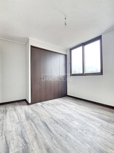 Casa En Venta De 3 Dorm. 4 Baños Más Escritorio, En Concón