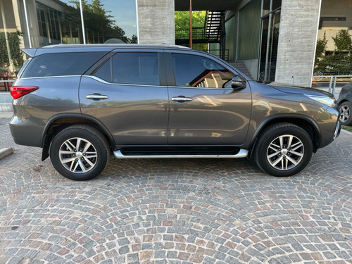 Imagen 4 de 15 de Toyota Hilux Sw4 Tdi Srx At L16 2018