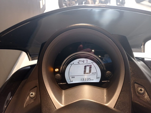 Yamaha Nmax 160 2018 - Honda Pcx 150 (r)