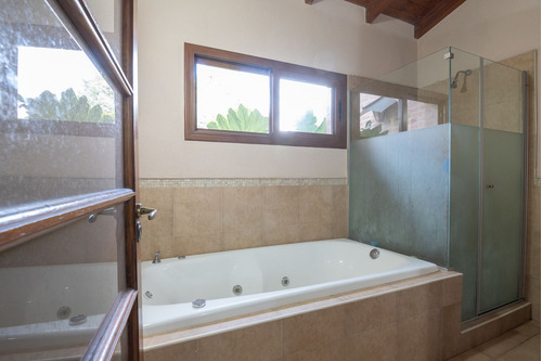 Increíble Casa 3 Dormitorios Junto Con Un Depto