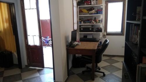 Venta De Pintoresca Casa En Ph Al Frente