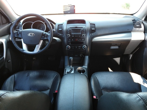 Imagem 4 de 7 de Kia Sorento 2011 2.4 Ex 5l 4x2 Aut. 5p