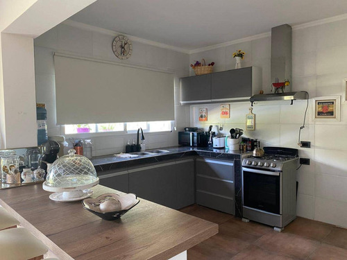 Casa En Venta - 4 Dormitorios 4 Baños - Mendoza