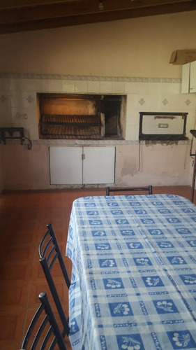 Imagen 7 de 14 de Chalet Especial - 4 Amb. Amplio Y Luminoso- Excelente !!!