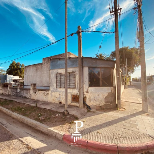 Imagen 3 de 5 de Casa En Venta A Remodelar En Esquina En El Centro De Nueva Helvecia