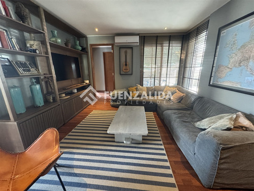 Casa En Venta De 5 Dorm. En Colina