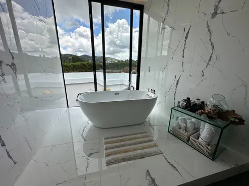 La Casa Mas Exclusiva Del Alto De Palmas! Excelente Ubicacion Y Precio! Como Nueva! Con