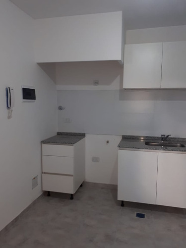 Monoambiente En Alquiler En Moron Sur