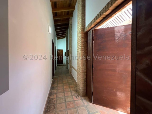 Casa De Campo En Venta En Sector Ojo De Agua El Castaño Remodelada Con Planta Electrica Piscina Y Sistema De Seguridad Kg:25-2941