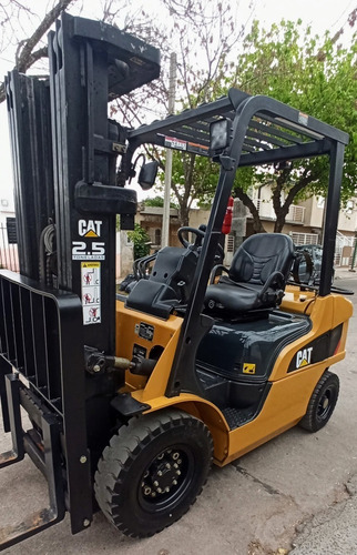 Imagen 2 de 6 de Autoelevador Caterpillar Nafta / Gas 2,5tn Torre Triple