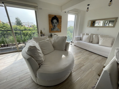 Departamento De Lujo Con Balcón Con Excelente Ubicación
