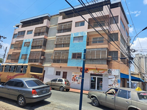 Venta Apartamento De 3 Hab  En El Casco Central De Puerto La Cruz, 