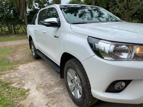Toyota Hilux 2.8 Cd Srv 177cv 4x2 2016