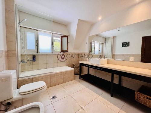 Imagen 5 de 24 de Casa En Venta Para Vivir Todo El Año En Punta Del Este Cinco Dormitorios - Punta Del Este Beverly Hills