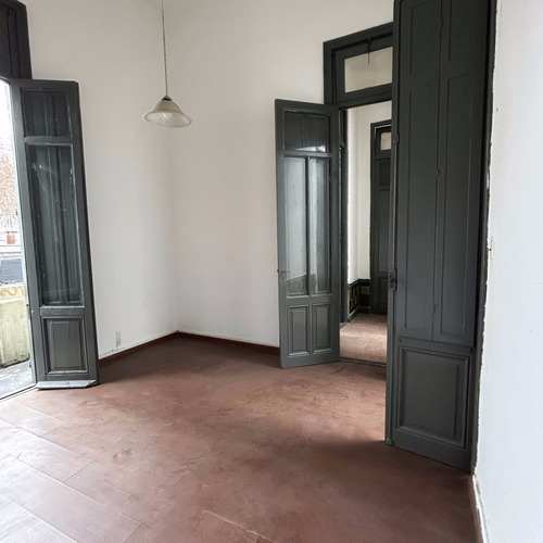 Alquiler De Amplia Casa Con 3 Dormitorios Y 2 Baños En Cordon Ideal Empresa