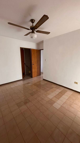 Apartamento En Venta En Piso Bajo Urb Valles De Camoruco Acv 278416