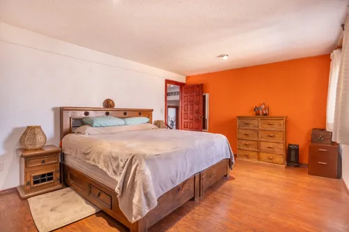 Casa Noviembre! Bienvenidos A Su Nuevo Hogar! Esta Hermosa Casa De 4 Habitaciones 6 Baños, Terraza Con Sauna, Chimenea, Jardin Interior, Cuarto De Juegos Y Lavanderia. Que Combina Confort Y Estilo