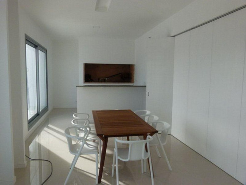 Apartamento En Alquiler Por Temporada De 2 Dormitorios En Playa Brava
