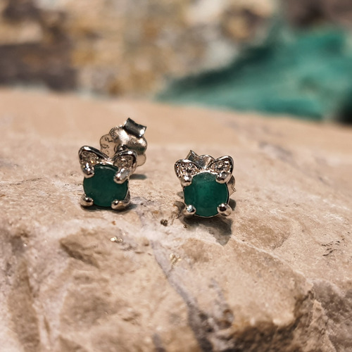 Aretes De Plata Con Esmeralda Con Rodio En Forma De Gato