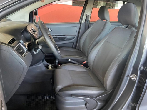 Imagem 8 de 9 de Volkswagen Fox 1.6 Mi 8v 2012