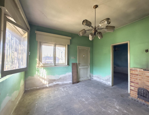 Reservada -casa Con Garage Y Patio A Refaccionar - Lanús Oeste