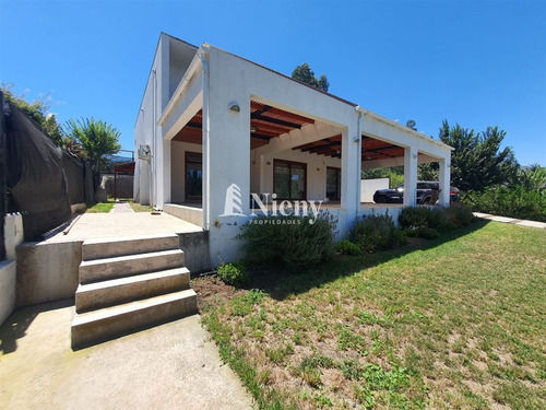 Casa En Venta De 6 Dorm. En Machalí, Condominio Doña Matilde