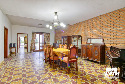 Casa En Venta 5 Amb Con Patio En Victoria
