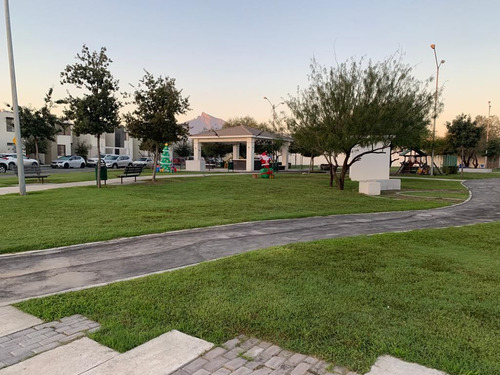 Adl Renta De Casa Con Excedente Frente A Parque Paseo De Amberes Gdl