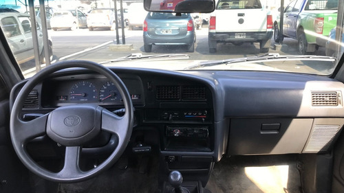 Imagen 8 de 11 de Toyota Hilux 4x2 Dx 3.0 D Año 2004 Color Gris - Tute Cars W