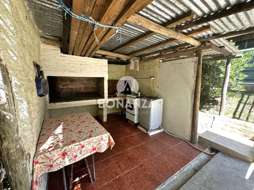 Casas En Venta En Playa Hermosa, Piriápolis. 2 Propiedades En Un Padrón. Cercada Perimetralmente.