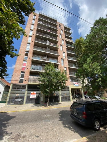 En Alquiler Semipiso De 2 Amb Con Balcon Amplio Y Amenities.