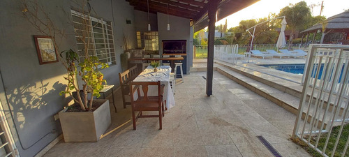 Venta Casa 5 Amb, Pileta, Galeria - Barrio Manzanares Chico Apto Crédito