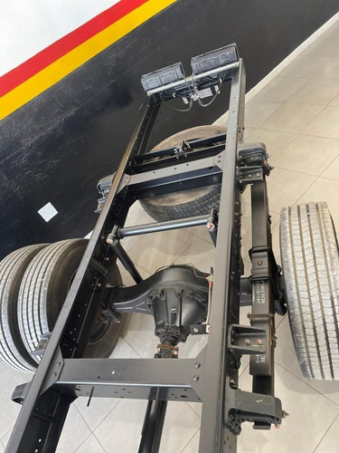 Imagen 14 de 15 de Mitsubishi Canter Fe85