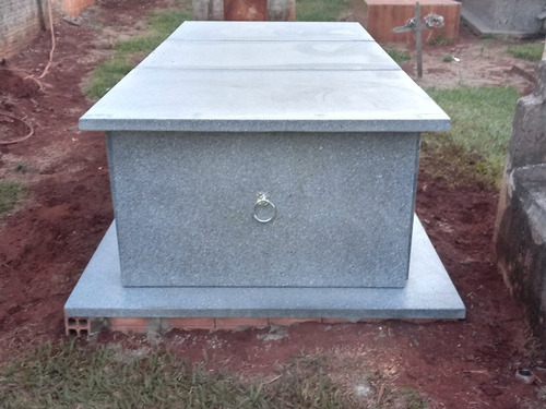 Imagem 6 de 6 de Túmulo Jazigo Gaveta Em Concreto Com Acabamento Marmorizado
