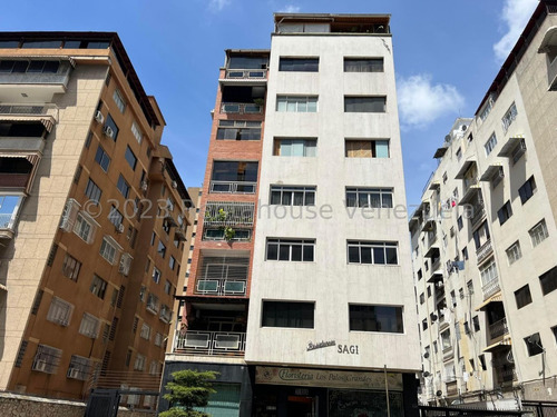 D Apartamento Venta Los Palos Grandes 110 M2en Obra Gris  Cuatro Dormitorios Dos Baños Un Puesto De Estacionamiento  A Media Cuadra De Parque Cristal Y De La Plaza Los Palos Grandes. Pozo De Agua.