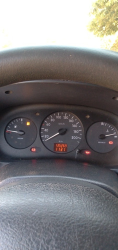 Imagem 10 de 11 de Renault Clio 2004 1.0 16v Authentique 5p