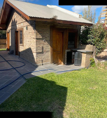Imagen 4 de 14 de Casa Dos Dormitorios C/parrilla Pileta Cochera, Funes - Guiraldes 2700