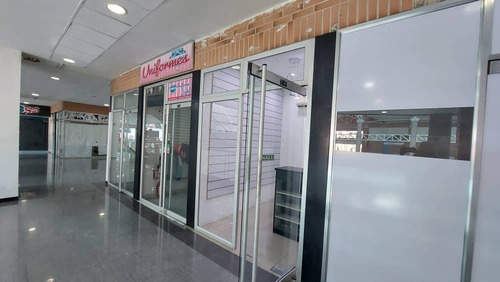Imagen 3 de 4 de Remax Tempus En Alquiler Local Comercial En Terraza Del Centro Comercial Cristal. Tlf +584141439498