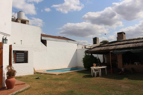 Arguello Casa Estilo Colonial Con Pileta.
