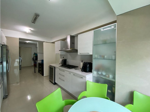 Venta De Apartamento Campo Alegre. 4hab+s/4baños+s/4p