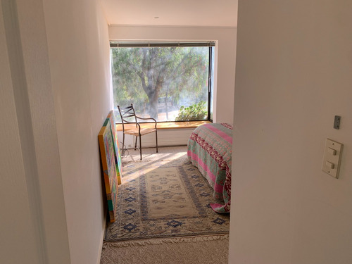 Excelente Parcela Con Amplia Casa, Gran Terreno Y Jardines