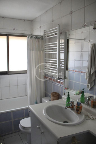 Casa En Venta De 5 Dorm. En Las Condes