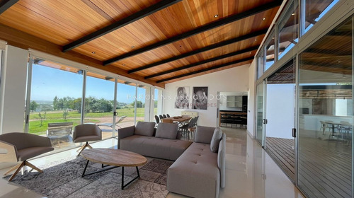 Imagen 9 de 30 de Venta De Espectacular Casa De 4 Dormitorios En Pueblo Mio