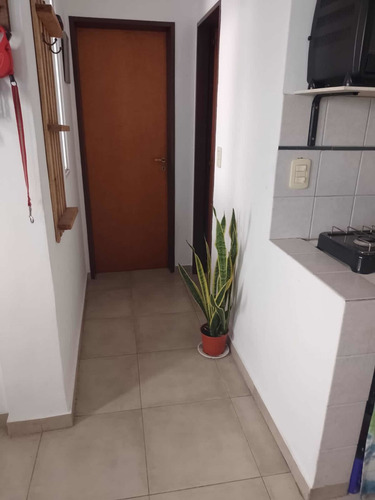 Imagen 2 de 6 de Amplio Departamento 2 Amb Con Cochera Doble