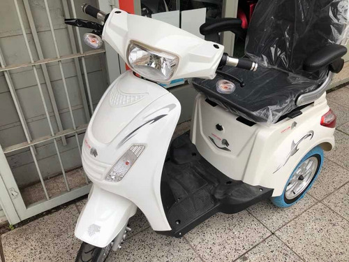Imagen 10 de 13 de Lucky Lion King 1200w Okm Y Triciclos Motos Electricas