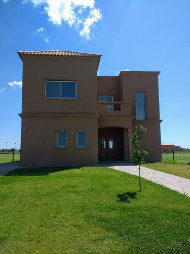 Excelente Casa Sobre Lote Interno - Araucarias - Puertos