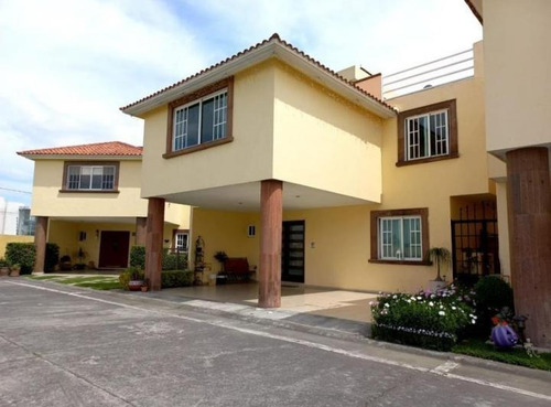 Casa En Venta En Metepec Eo