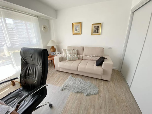 Apartamento De 3 Dormitorios En Venta En Torre Nueva York, Punta Del Este.