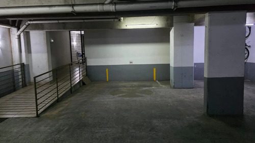 Venta De Estacionamiento Los Militares