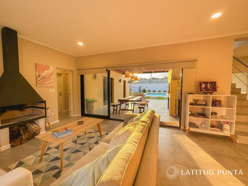 Imagen 2 de 30 de Casa Con Vista A Laguna Del Diario, 3 Dormitorios Más Dependencia Y Piscina